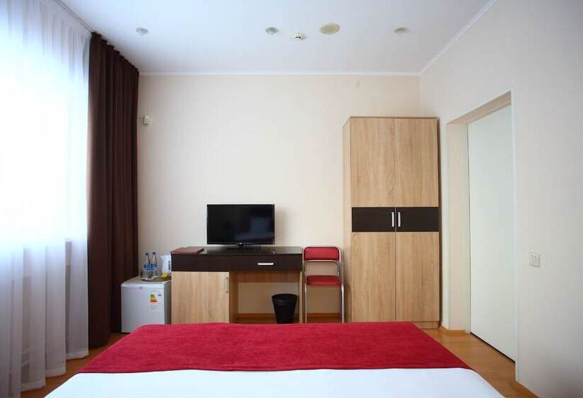 コンフォートルーム, Maksim Hotel