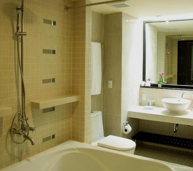 수피리어 룸 풀장 전망, The Nouveau Chumphon Beach Resort And Golf