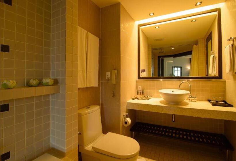 수피리어 룸 풀장 전망, The Nouveau Chumphon Beach Resort And Golf