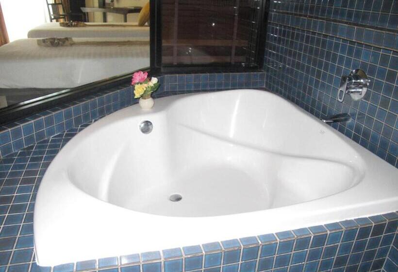 수피리어 룸 풀장 전망, The Nouveau Chumphon Beach Resort And Golf