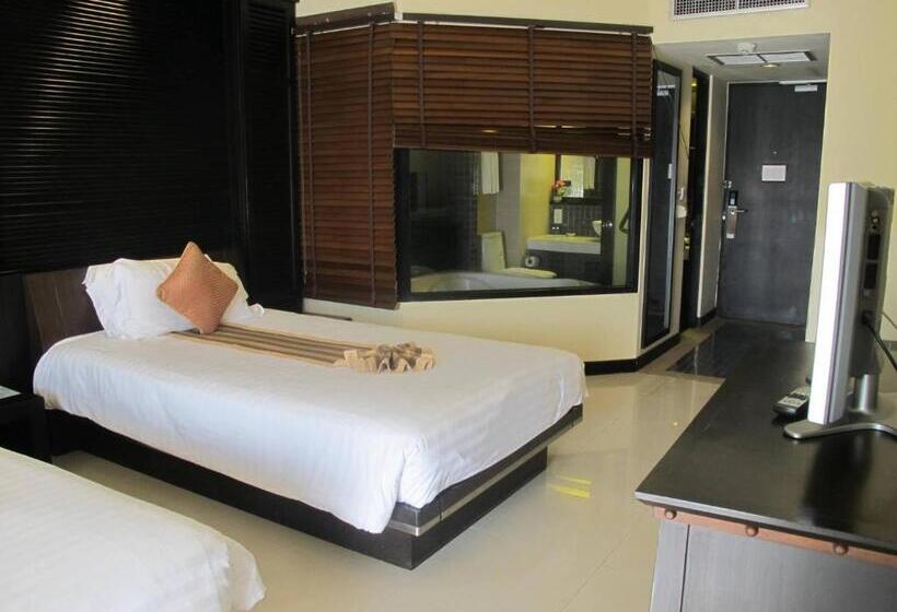 Номер Superior Вид на Бассейн, The Nouveau Chumphon Beach Resort And Golf