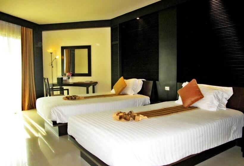 수피리어 룸 풀장 전망, The Nouveau Chumphon Beach Resort And Golf