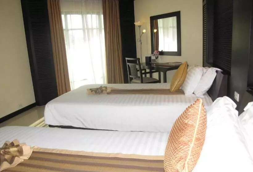 اتاق سوپریور با چشم‌انداز استخر, The Nouveau Chumphon Beach Resort And Golf