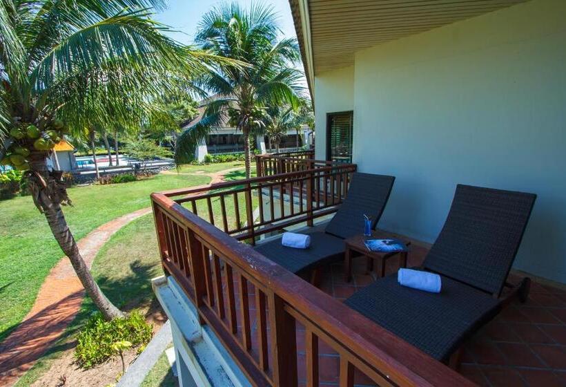 수피리어 룸 풀장 전망, The Nouveau Chumphon Beach Resort And Golf