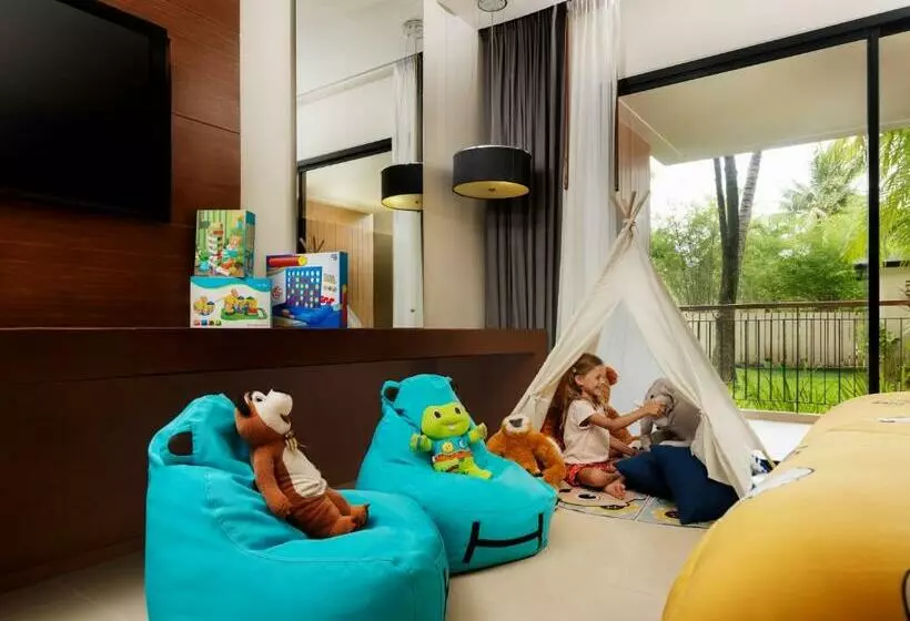 Family Room Garden View