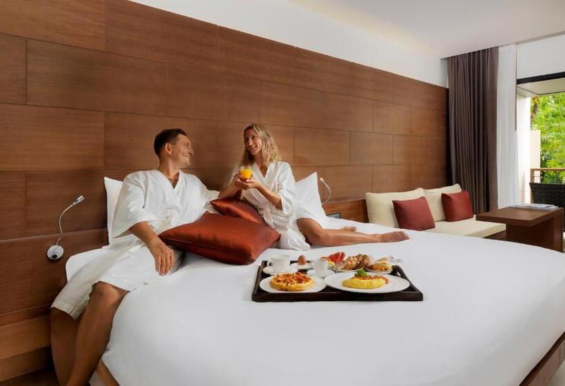 带大床的高级房间, Novotel Phuket Kata Avista Resort And Spa