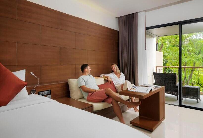 带大床的豪华间, Novotel Phuket Kata Avista Resort And Spa