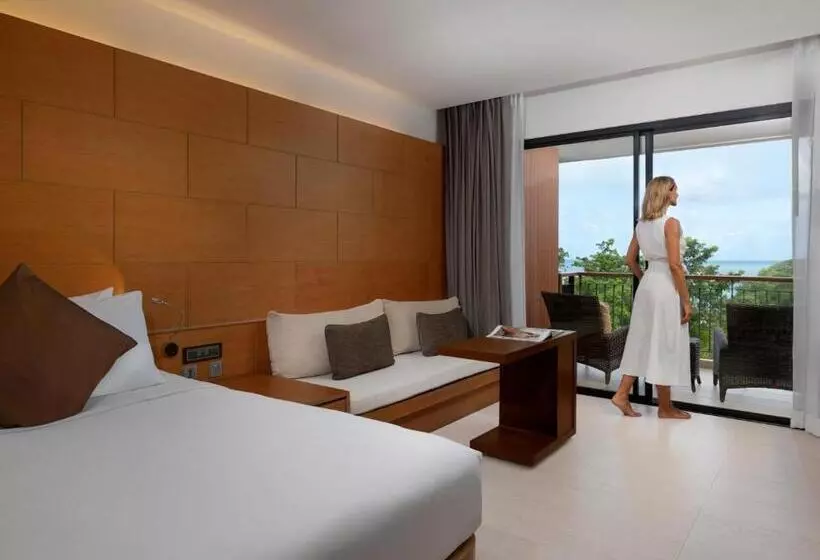 キングサイズベッドのデラックスルーム, Novotel Phuket Kata Avista Resort And Spa