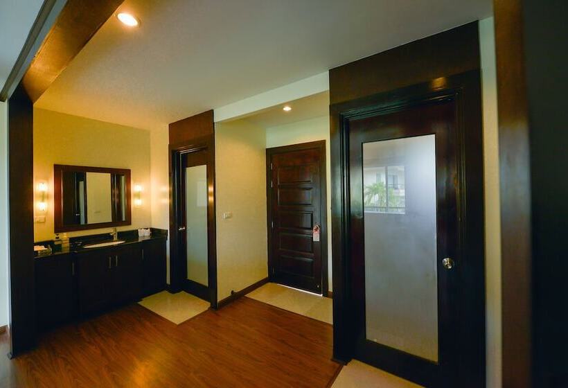 Номер Superior Вид на Бассейн, Sita Beach Resort Koh Lipe