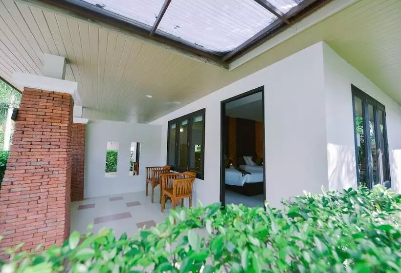 プールの見えるデラックスルーム, Sita Beach Resort Koh Lipe