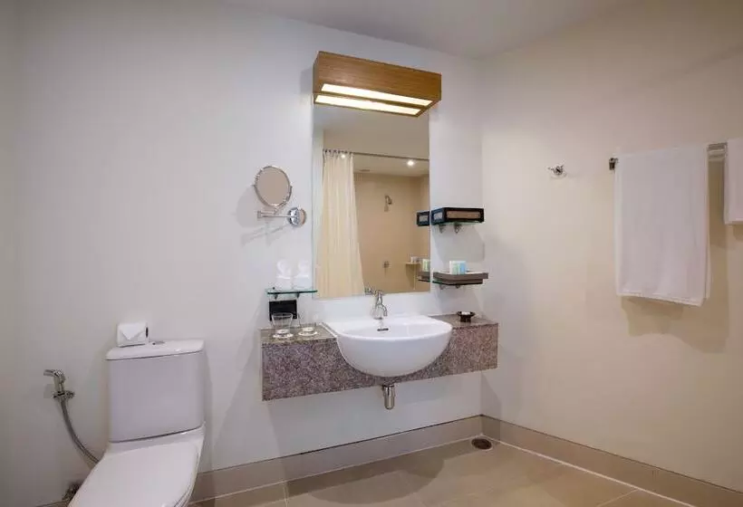 سوییت خانوادگی, Splash Beach Resort, Maikhao Phuket
