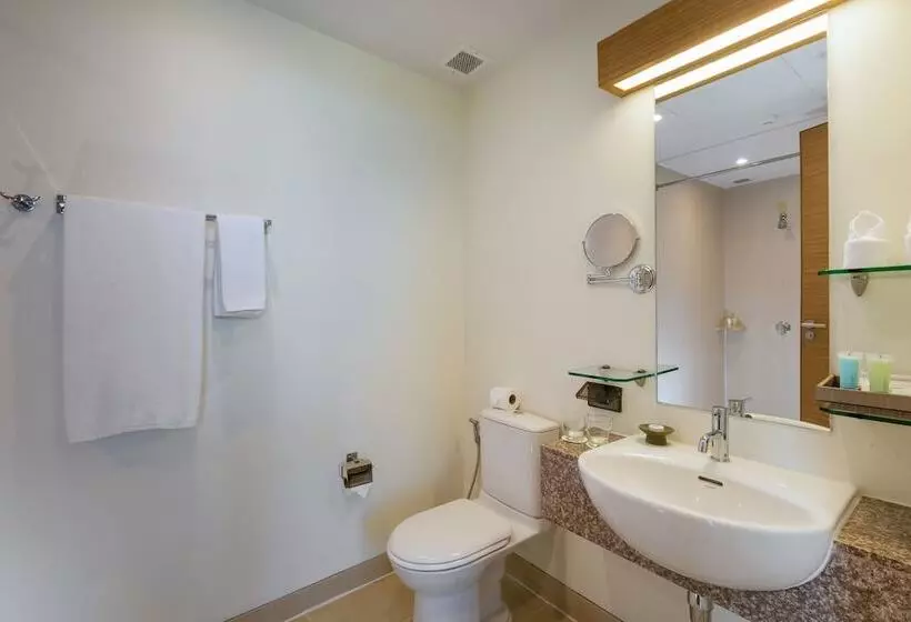 سوییت اجرایی, Splash Beach Resort, Maikhao Phuket