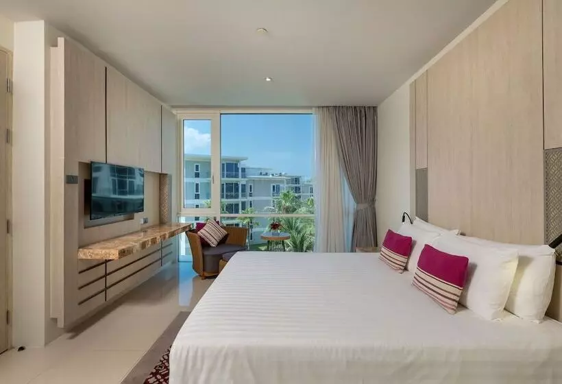 سوییت اجرایی, Splash Beach Resort, Maikhao Phuket