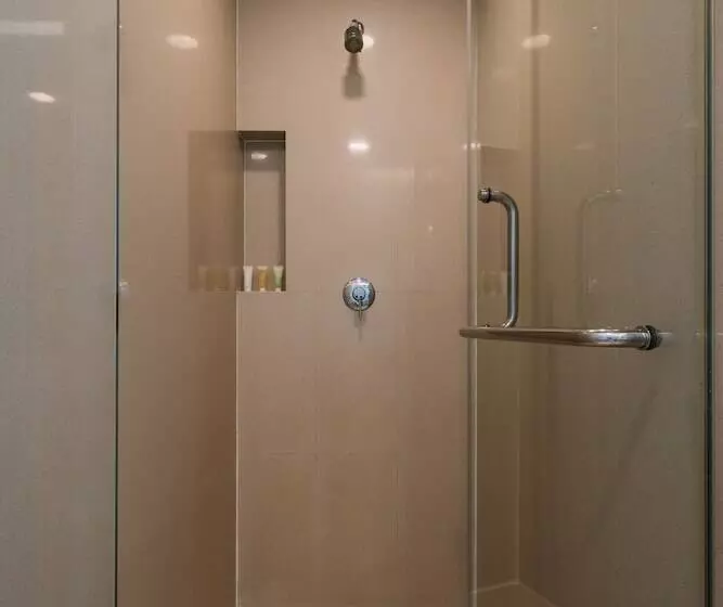 اتاق لوکس, Splash Beach Resort, Maikhao Phuket