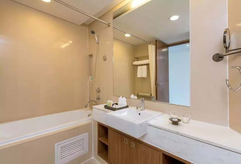 سوئیت 2 خوابه, Splash Beach Resort, Maikhao Phuket