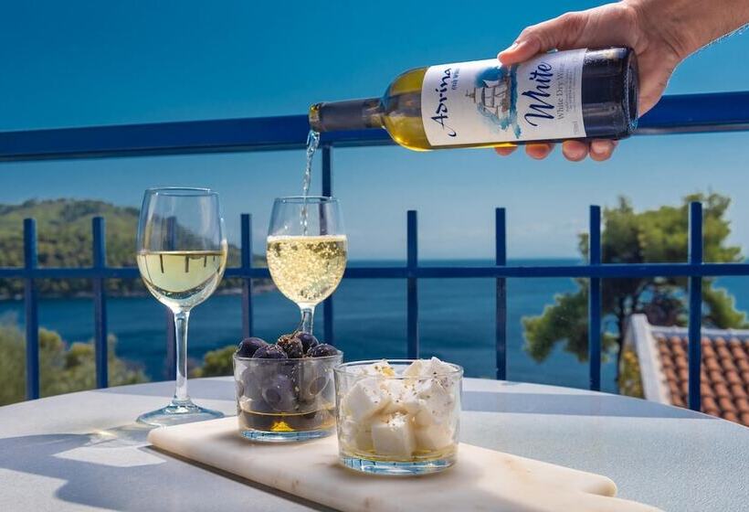 اتاق استاندارد با چشم‌انداز دریا, Adrina Beach