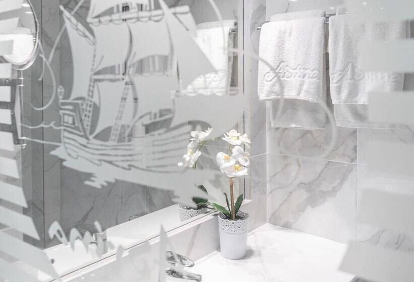 اتاق استاندارد با چشم‌انداز دریا, Adrina Beach