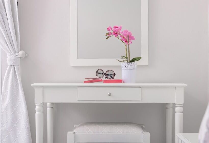 اتاق اساندارد با چشم‌انداز جانبی به دریا, Adrina Beach