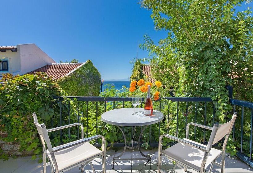 اتاق استاندارد با چشم‌انداز باغ, Adrina Beach