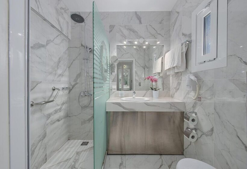 اتاق استاندارد با چشم‌انداز باغ, Adrina Beach