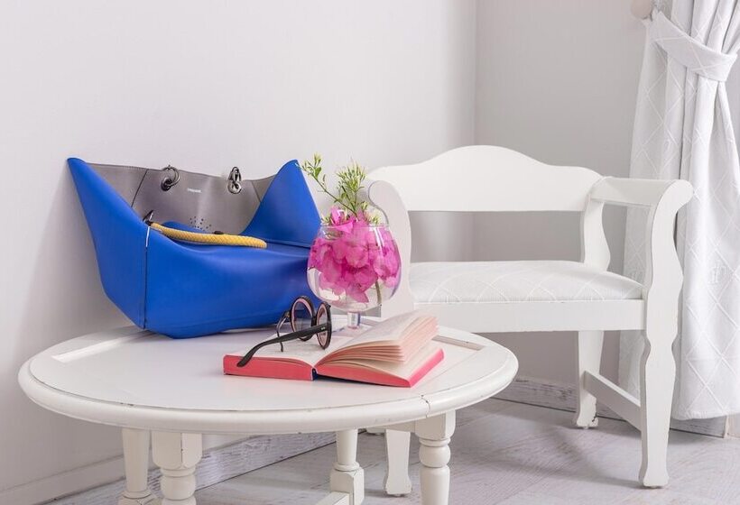 اتاق استاندارد با چشم‌انداز باغ, Adrina Beach