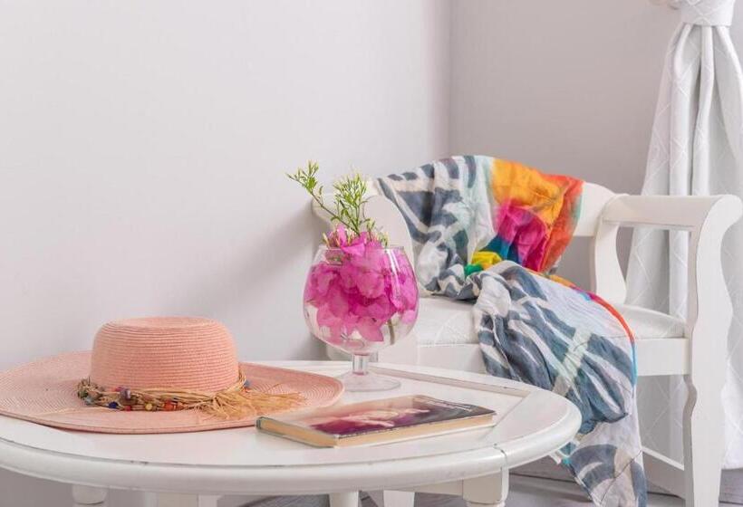 اتاق استاندارد با چشم‌انداز دریا, Adrina Beach