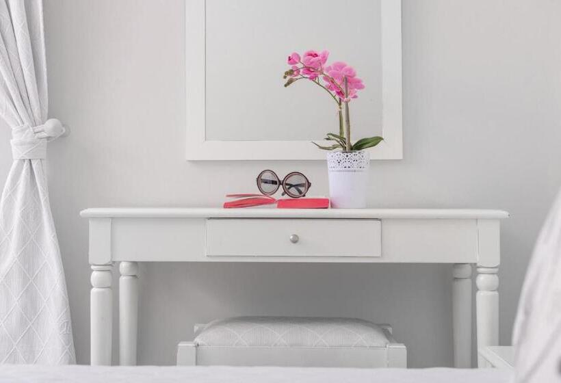 اتاق استاندارد با چشم‌انداز باغ, Adrina Beach