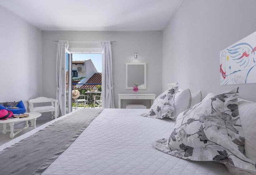 اتاق اساندارد با چشم‌انداز جانبی به دریا, Adrina Beach