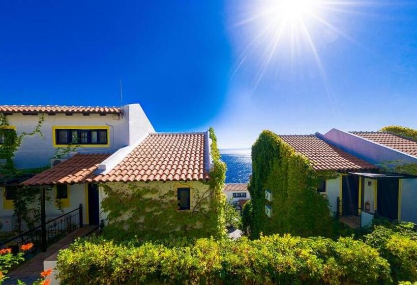 اتاق اساندارد با چشم‌انداز جانبی به دریا, Adrina Beach