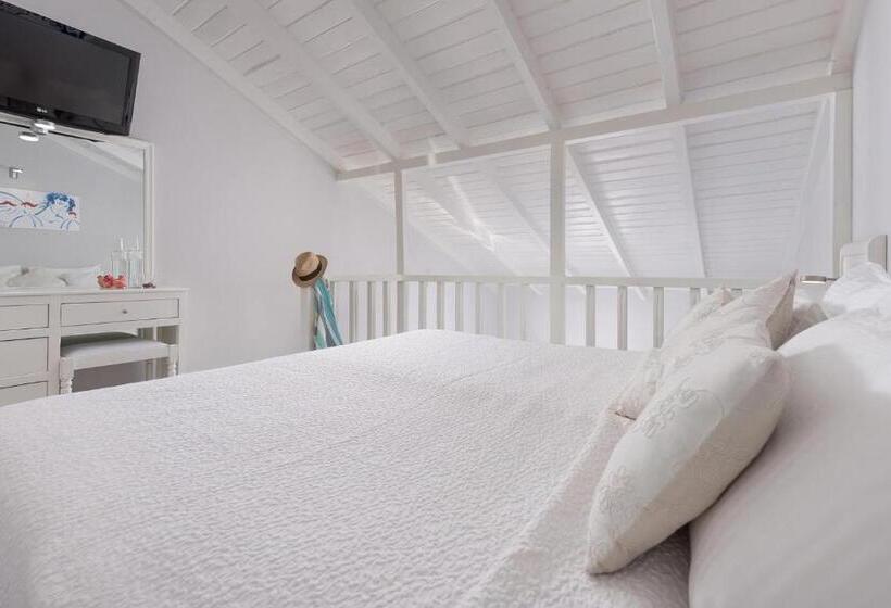 اتاق دوبلکس, Adrina Beach