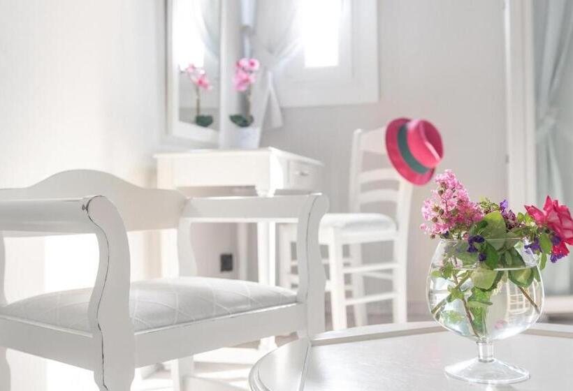 اتاق دوبلکس, Adrina Beach