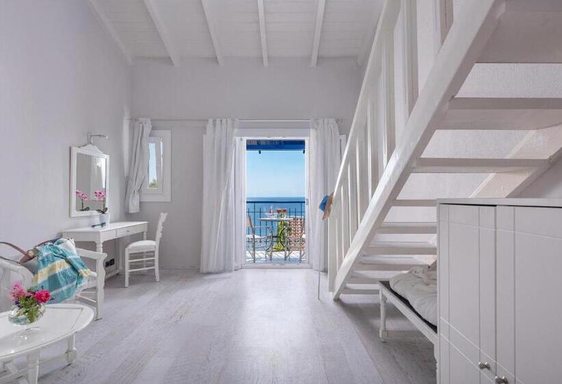 اتاق دوبلکس, Adrina Beach