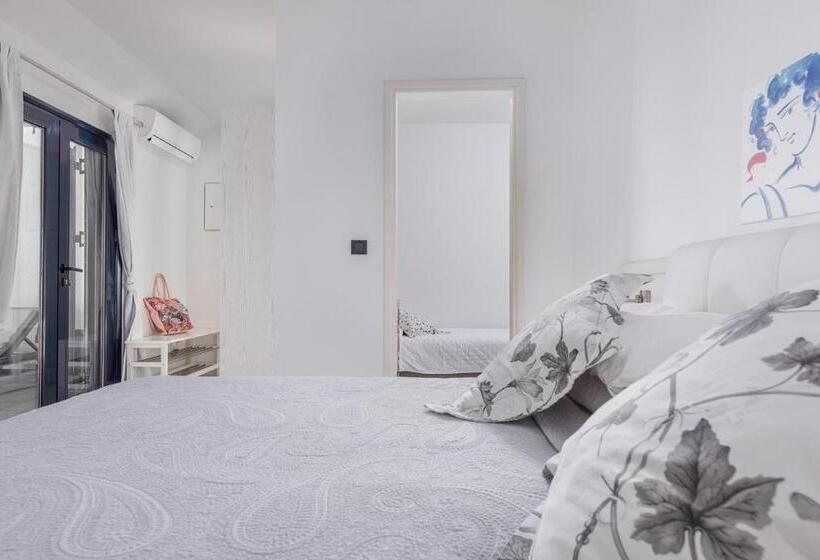 اتاق استاندارد چهار تخته با چشم‌انداز دریا, Adrina Beach