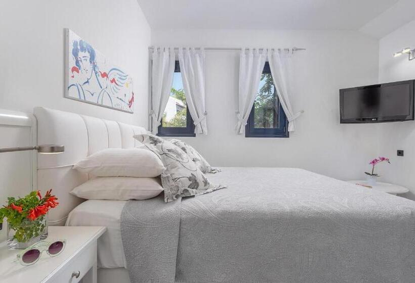 اتاق استاندارد چهار تخته با چشم‌انداز دریا, Adrina Beach