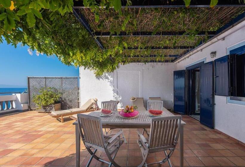 اتاق استاندارد چهار تخته با چشم‌انداز دریا, Adrina Beach