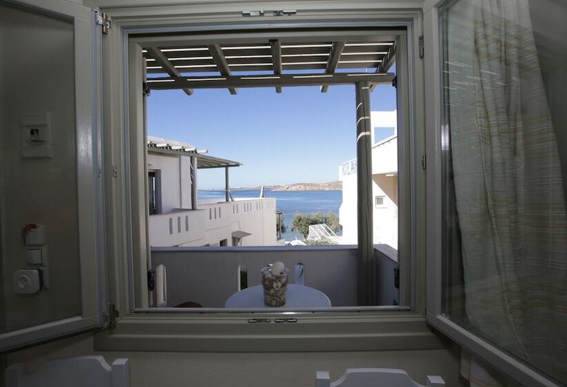 غرفة قياسية إطلالة جانبية علي البحر, Alexandra S Rooms