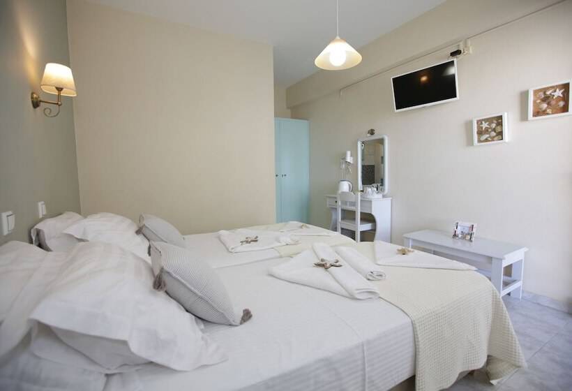 غرفة قياسية إطلالة جانبية علي البحر, Alexandra S Rooms