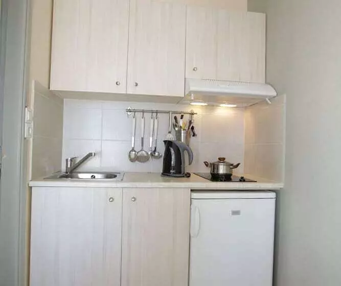 استودیو استاندارد با چشم‌انداز دریا, Alexandra S Rooms