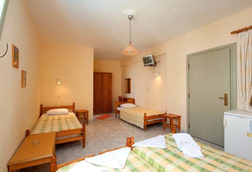 غرفة قياسية رباعية, Alexandra S Rooms