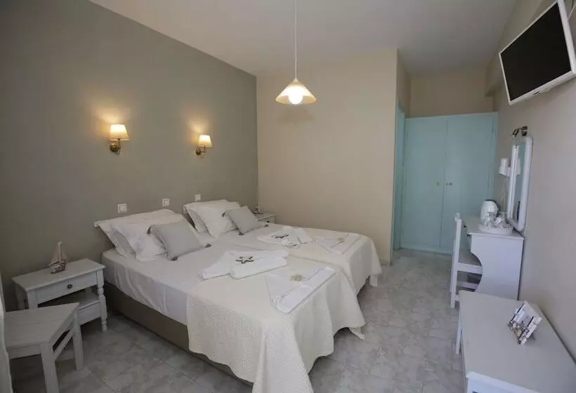 اتاق استاندارد با چشم‌انداز دریا, Alexandra S Rooms