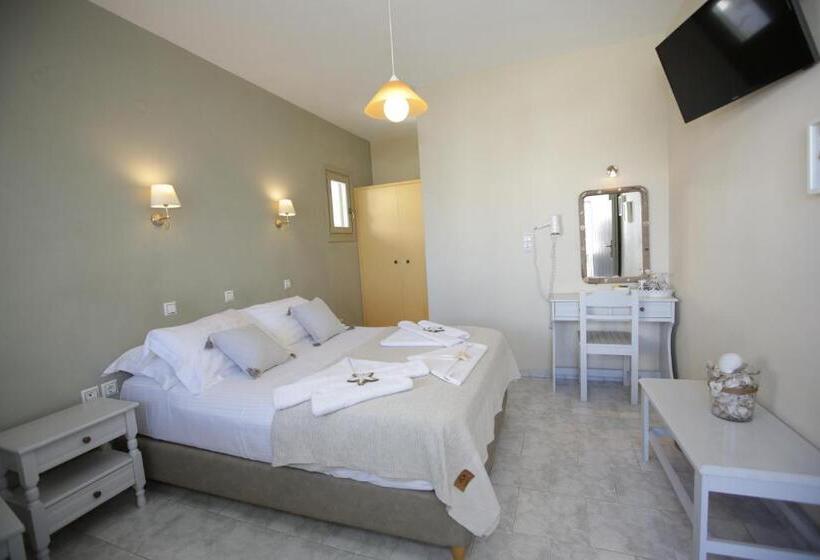 غرفة قياسية إطلالة جانبية علي البحر, Alexandra S Rooms