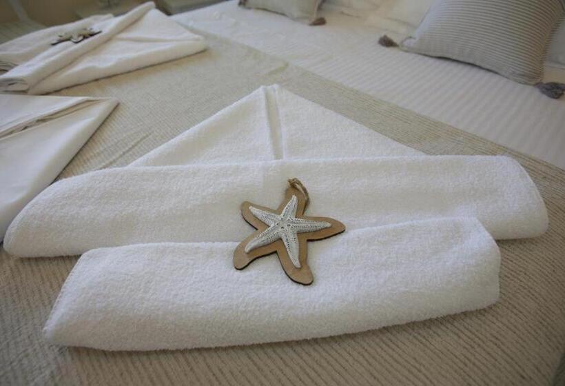 غرفة قياسية إطلالة جانبية علي البحر, Alexandra S Rooms