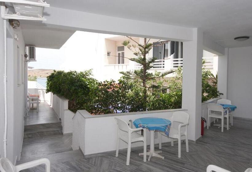 غرفة قياسية رباعية, Alexandra S Rooms