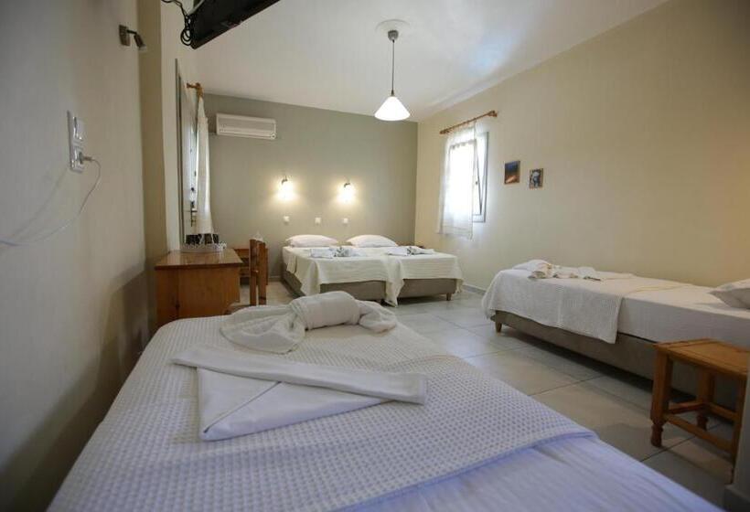 غرفة قياسية رباعية, Alexandra S Rooms