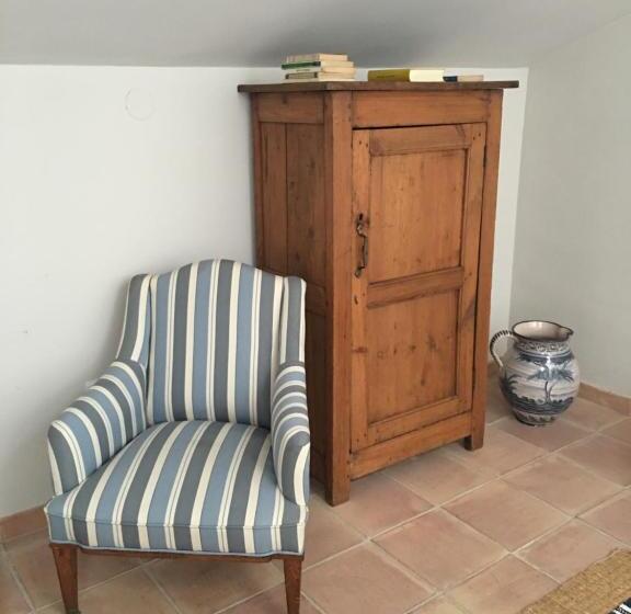 Номер Стандарт, Moli Canyisset