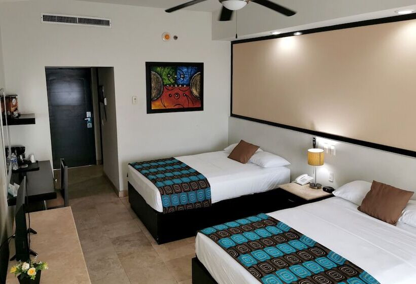 Номер Стандарт 2 Двуспальные Кровати, Coral Island Beach View