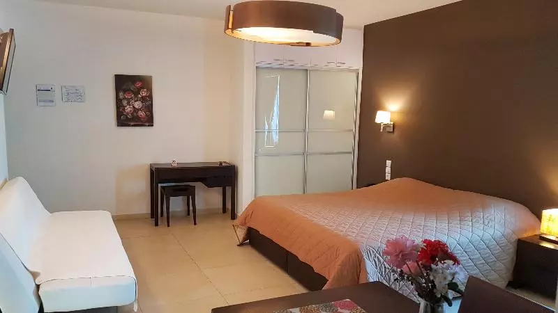 Standard Triple Room, Cosmos