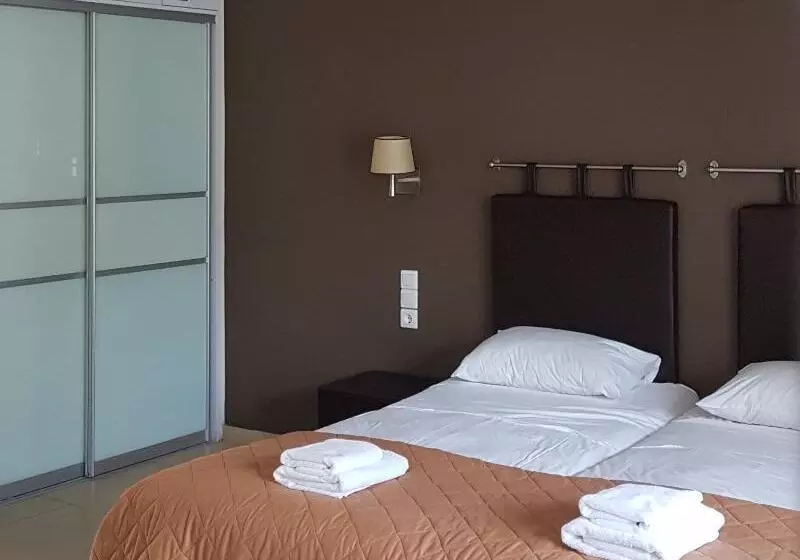 Standard Triple Room, Cosmos