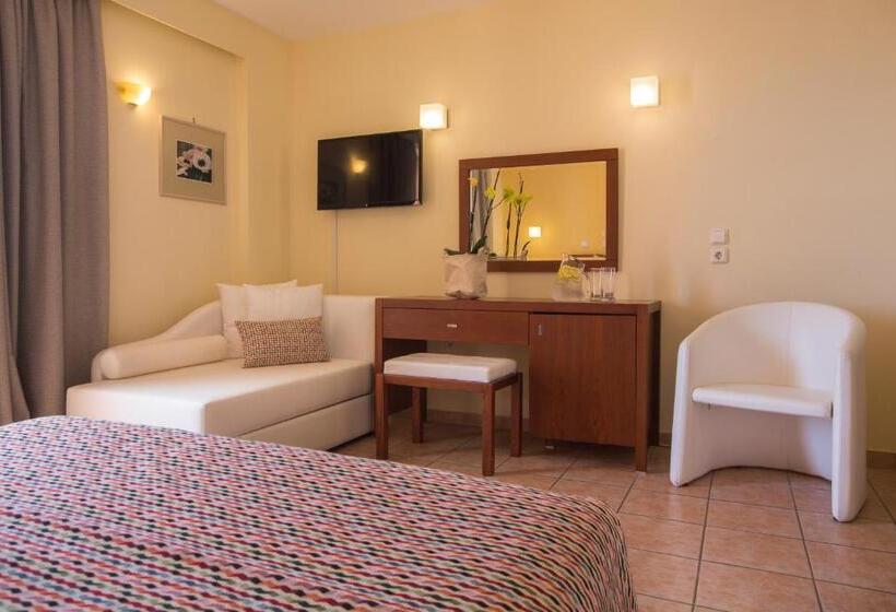 חדר סטנדרטי לשלושה עם נוף, Flisvos Royal Hotel & Suites