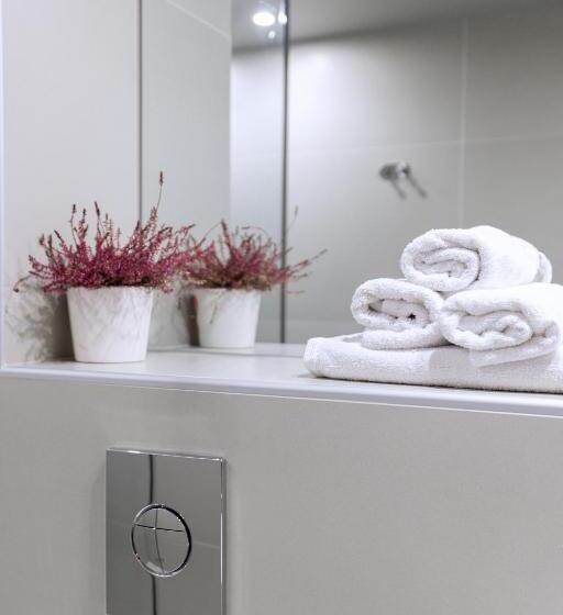 Полулюкс, Flisvos Royal Hotel & Suites